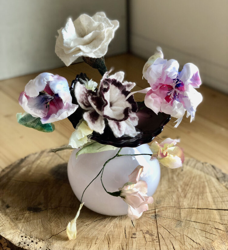 Combi felt and silk flowers